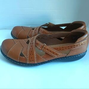 Clarks Womens Mary Jane Flats Size 9 Cognac Tan Cutout Cross Strap Comfort